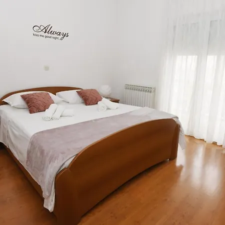 Apartman Natali شقة